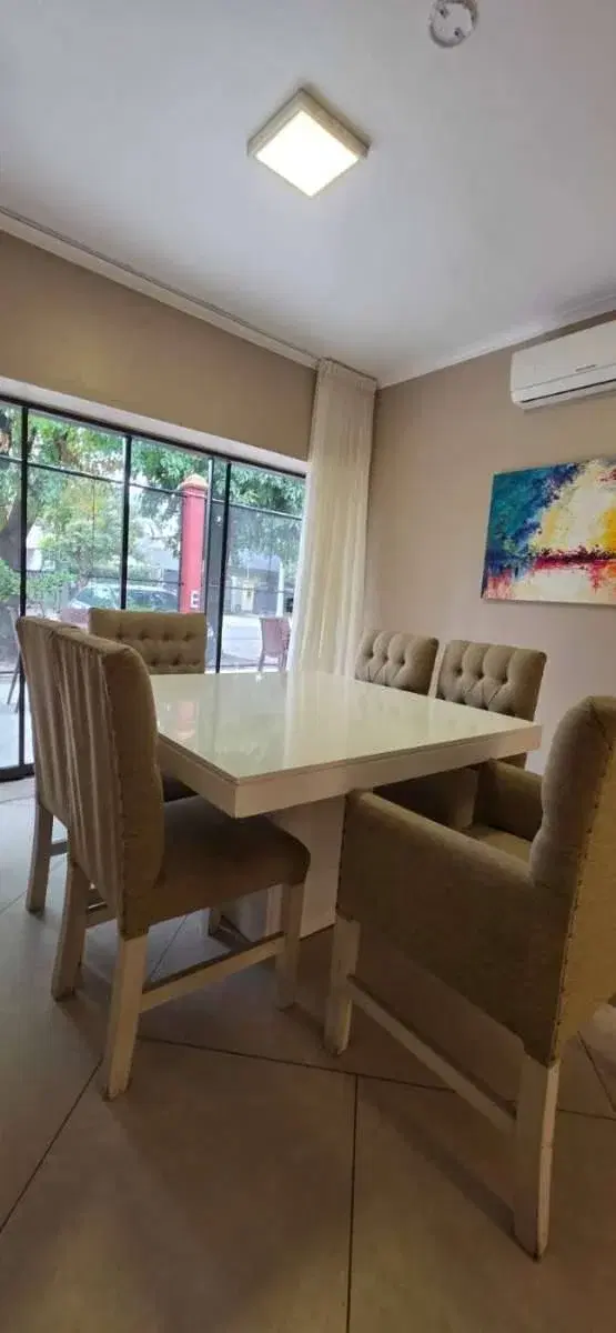 Comedor con ventanal